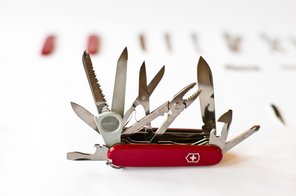 The SOLID design principles applied to an actual Swiss Army Knife